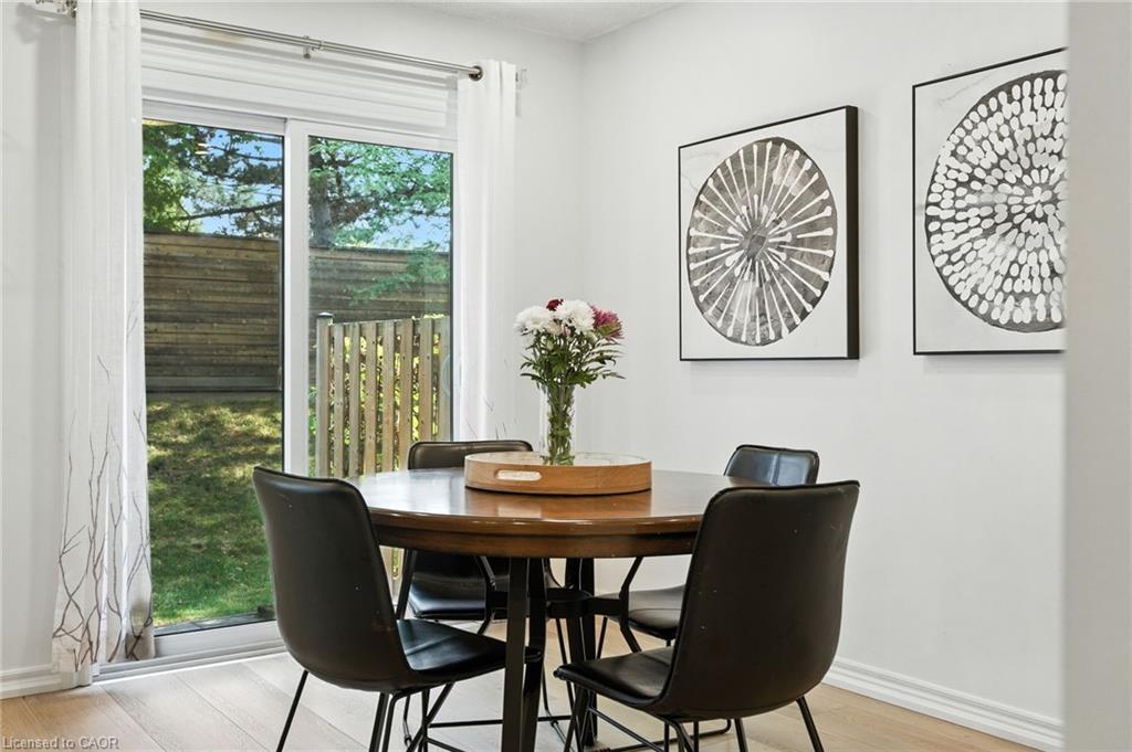4-2252 Walkers Line, Burlington, ON - Indoor Photo Showing Dining Room