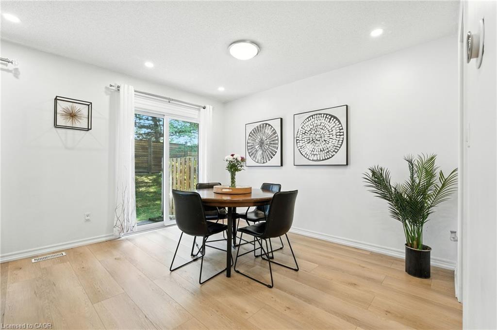4-2252 Walkers Line, Burlington, ON - Indoor Photo Showing Dining Room