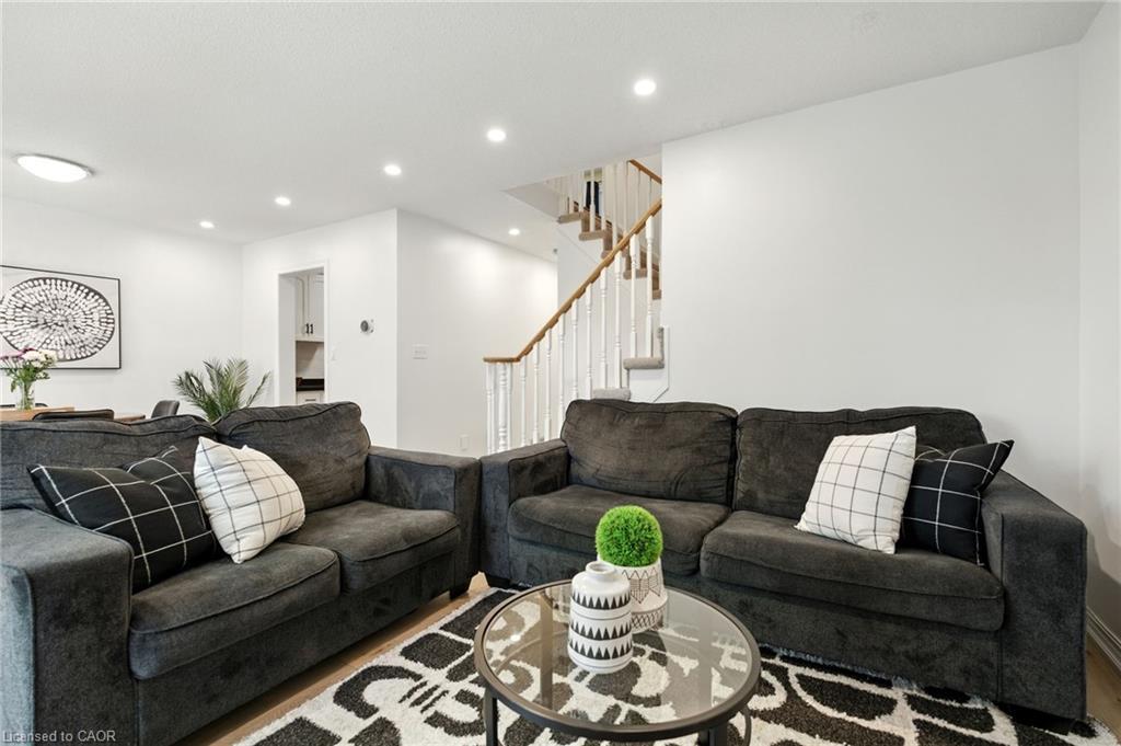 4-2252 Walkers Line, Burlington, ON - Indoor Photo Showing Living Room