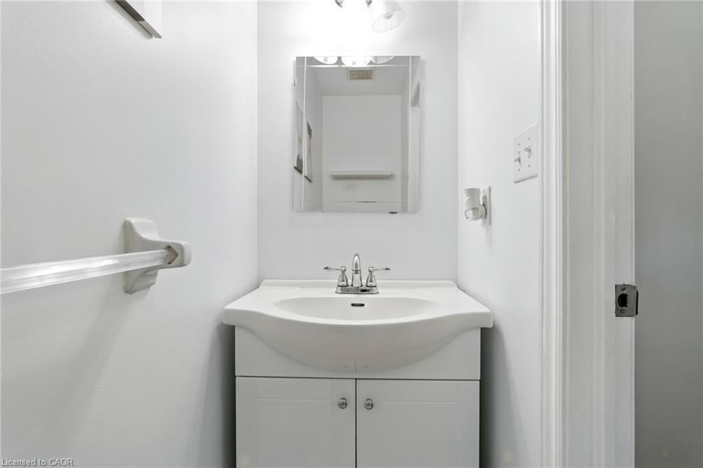 4-2252 Walkers Line, Burlington, ON - Indoor Photo Showing Bathroom