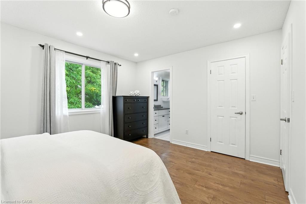 4-2252 Walkers Line, Burlington, ON - Indoor Photo Showing Bedroom