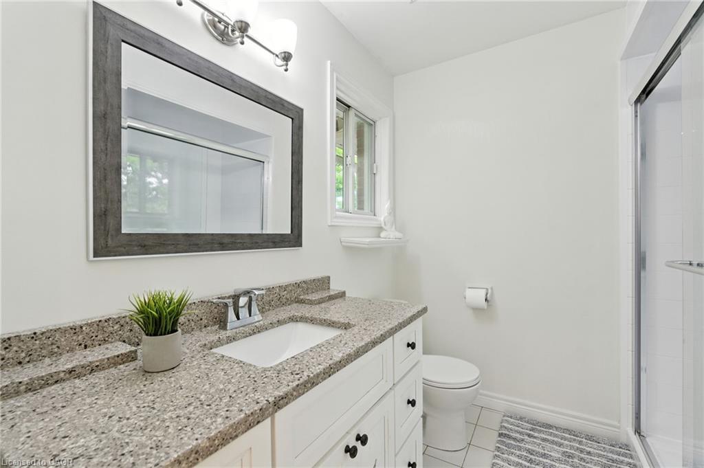 4-2252 Walkers Line, Burlington, ON - Indoor Photo Showing Bathroom