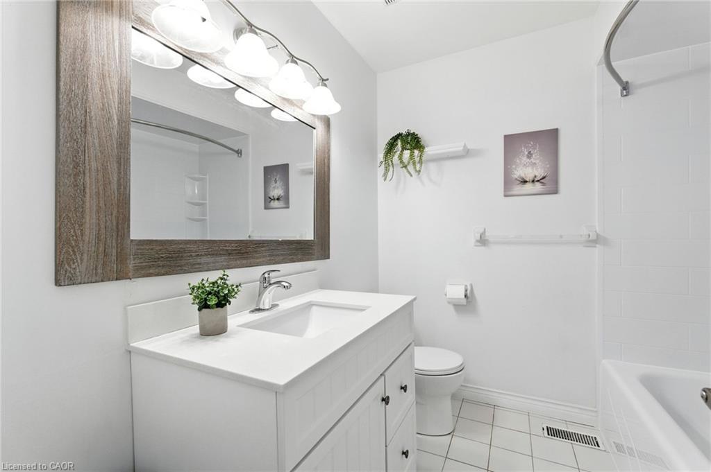 4-2252 Walkers Line, Burlington, ON - Indoor Photo Showing Bathroom