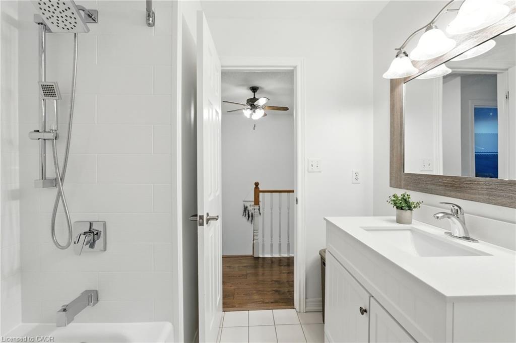 4-2252 Walkers Line, Burlington, ON - Indoor Photo Showing Bathroom