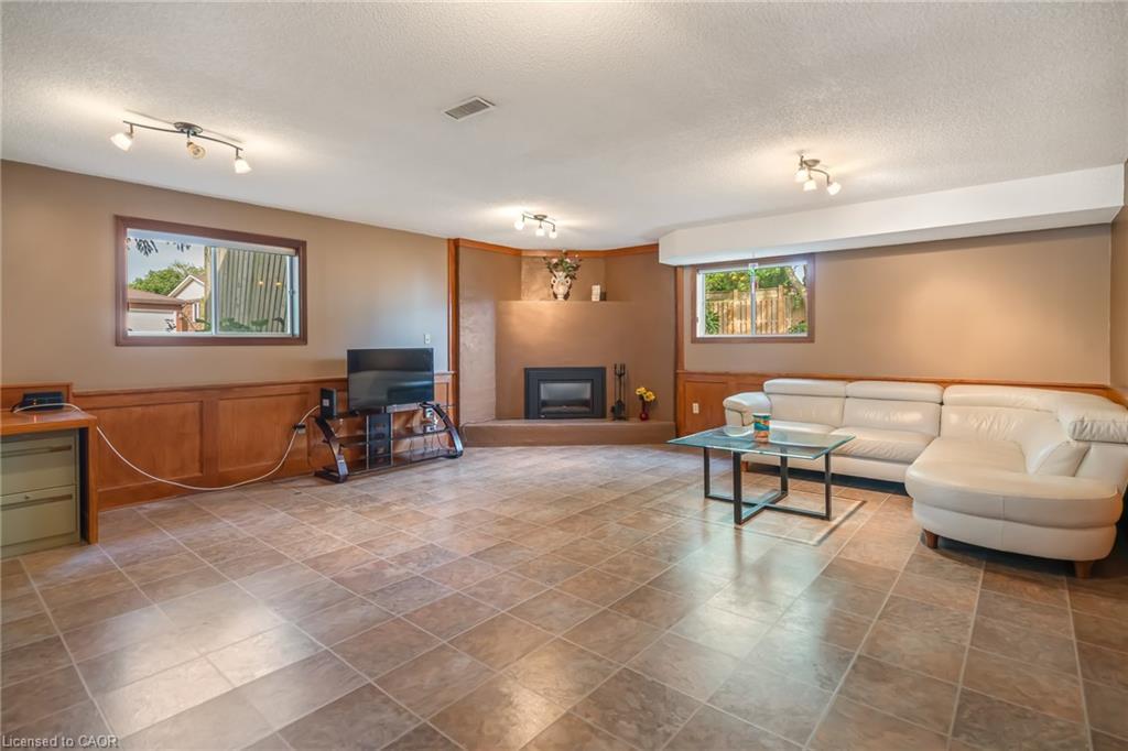 3688 Cardinal Drive, Niagara Falls, ON - Indoor With Fireplace