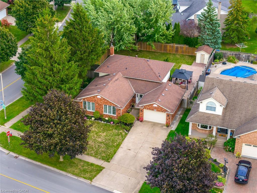 3688 Cardinal Drive, Niagara Falls, ON - Outdoor With In Ground Pool