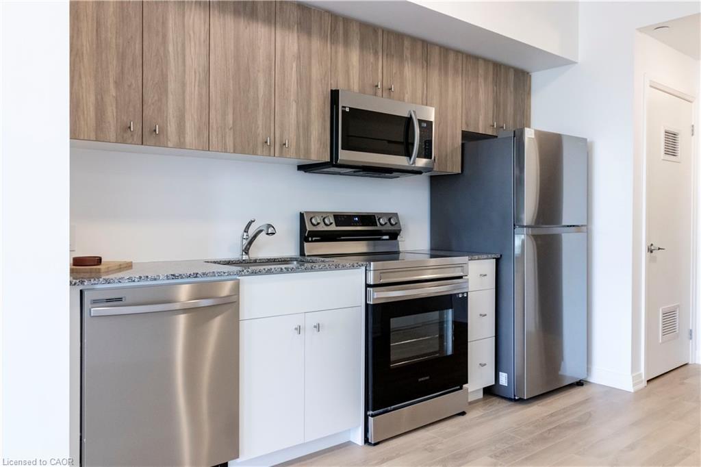 406-101 Golden Eagle Road, Waterloo, ON - Indoor Photo Showing Kitchen