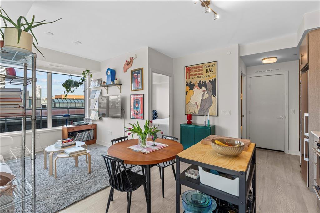 415-212 King William Street E, Hamilton, ON - Indoor Photo Showing Living Room