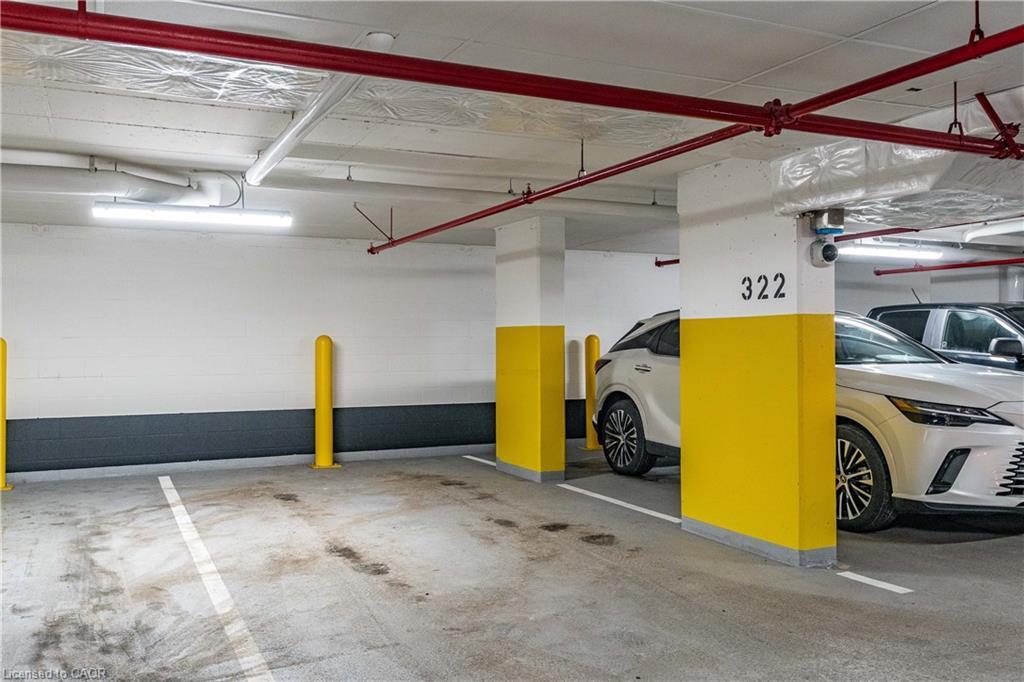 415-212 King William Street E, Hamilton, ON - Indoor Photo Showing Garage