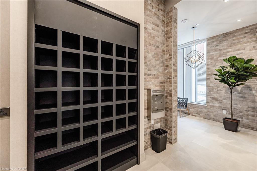 415-212 King William Street E, Hamilton, ON - Indoor Photo Showing Other Room