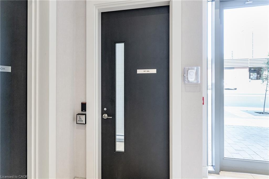 415-212 King William Street E, Hamilton, ON - Indoor Photo Showing Other Room