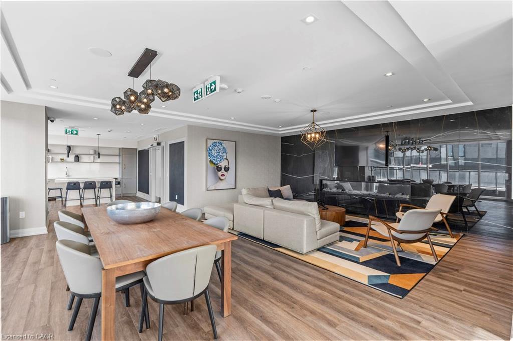 415-212 King William Street E, Hamilton, ON - Indoor Photo Showing Dining Room