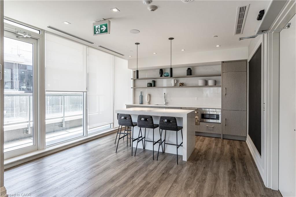 415-212 King William Street E, Hamilton, ON - Indoor Photo Showing Kitchen With Upgraded Kitchen