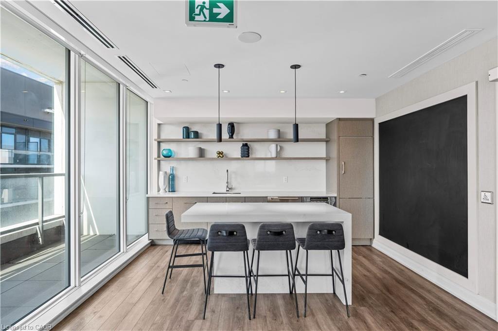 415-212 King William Street E, Hamilton, ON - Indoor