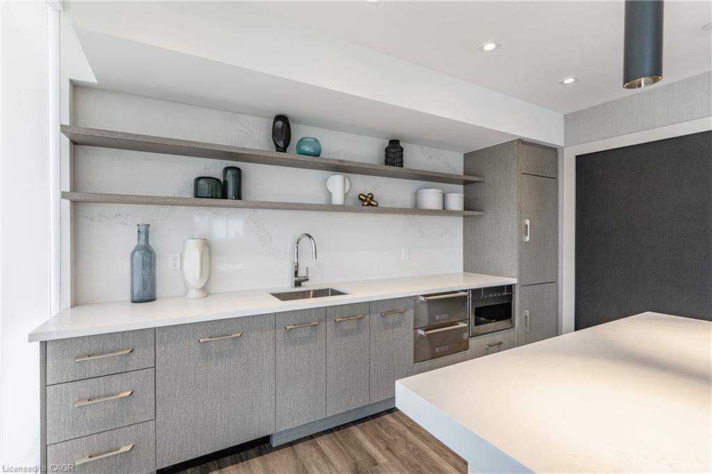 415-212 King William Street E, Hamilton, ON - Indoor Photo Showing Kitchen