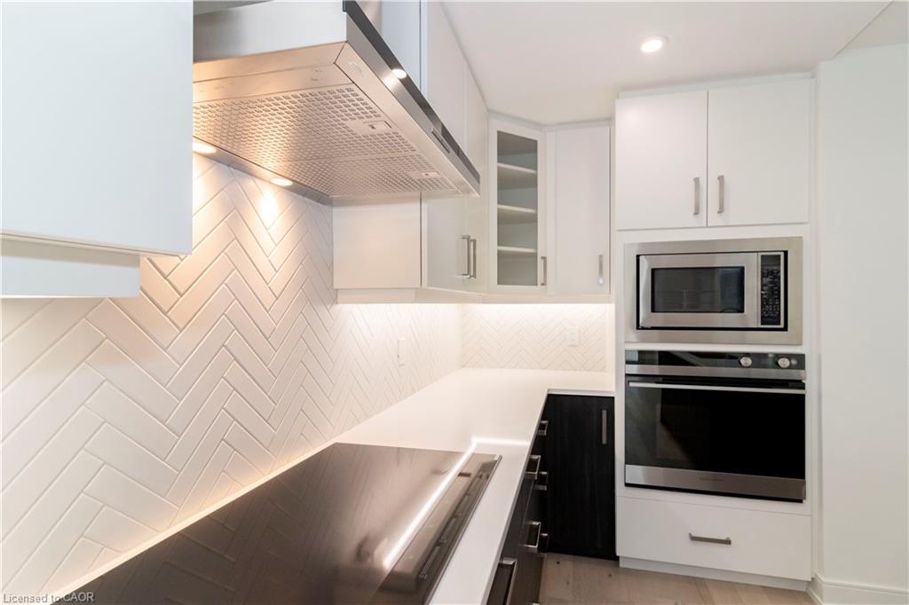 102-5 Wellington Street S, Kitchener, ON - Indoor Photo Showing Kitchen