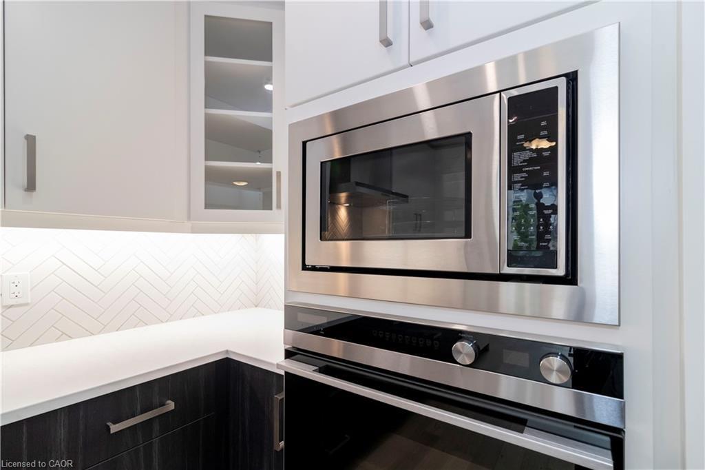 102-5 Wellington Street S, Kitchener, ON - Indoor Photo Showing Kitchen