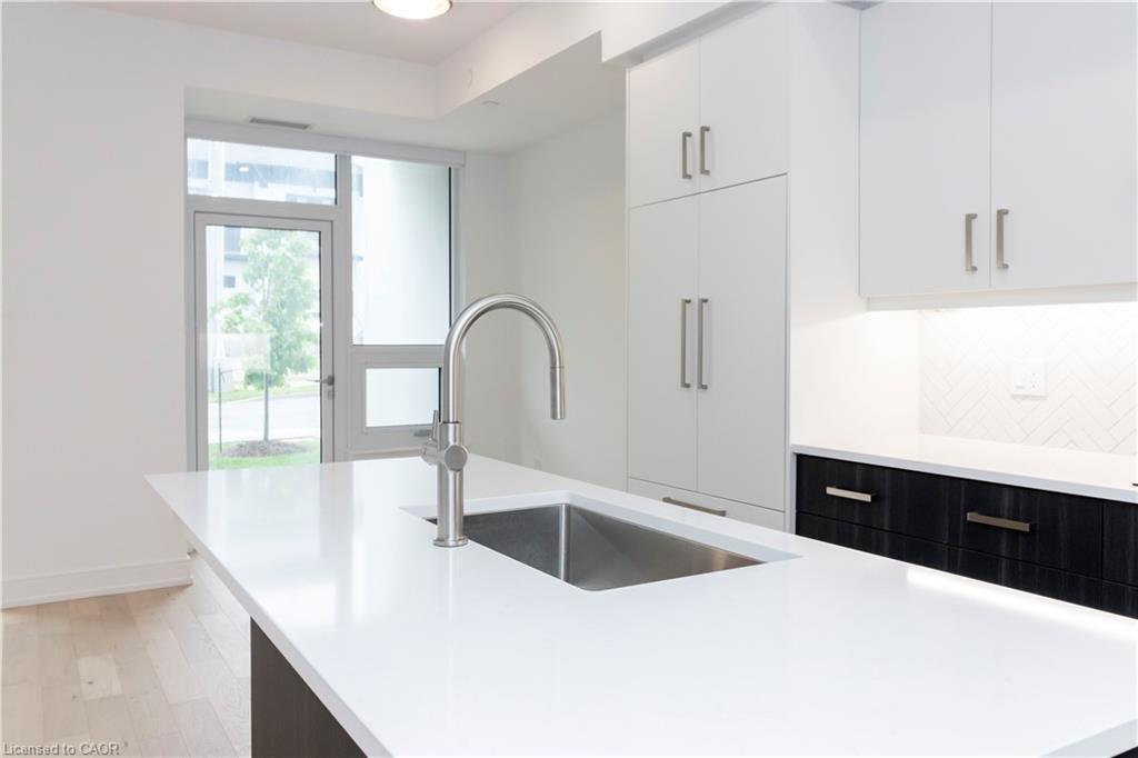 102-5 Wellington Street S, Kitchener, ON - Indoor Photo Showing Kitchen With Upgraded Kitchen