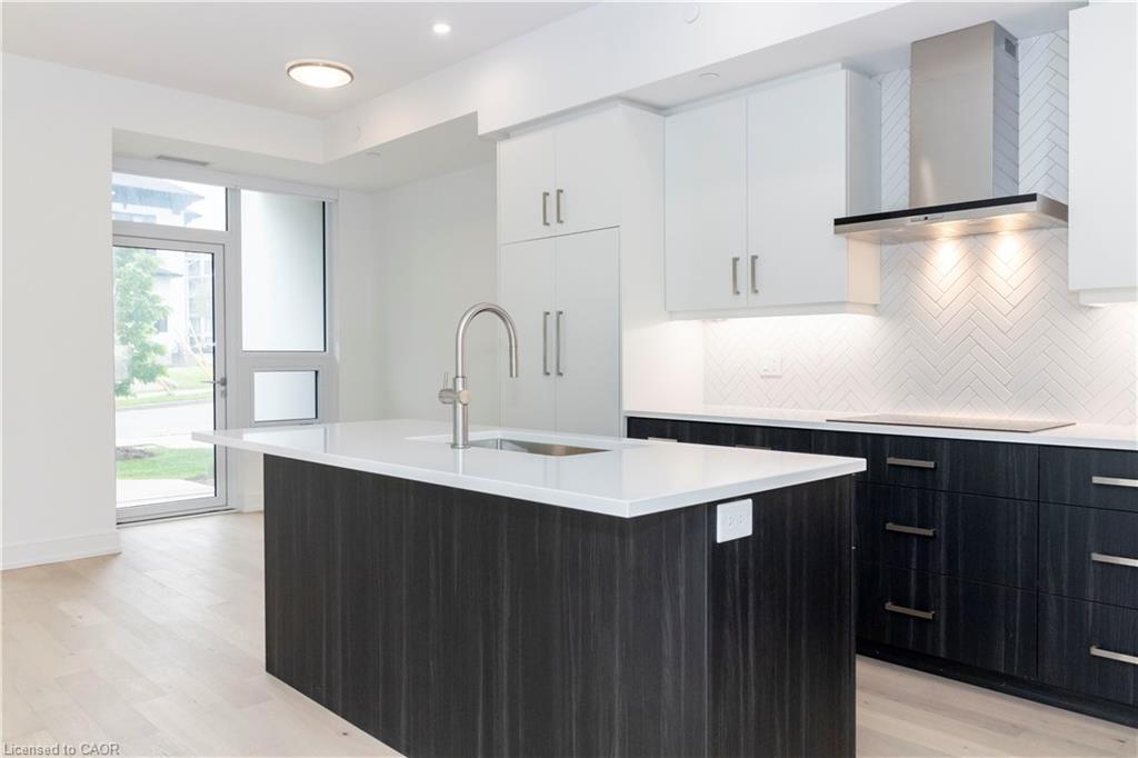 102-5 Wellington Street S, Kitchener, ON - Indoor Photo Showing Kitchen With Upgraded Kitchen