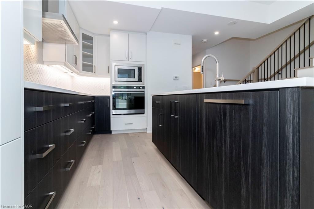 102-5 Wellington Street S, Kitchener, ON - Indoor Photo Showing Kitchen
