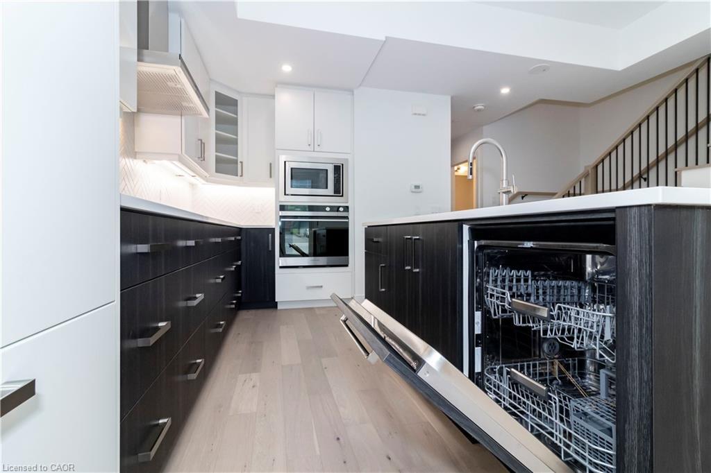 102-5 Wellington Street S, Kitchener, ON - Indoor Photo Showing Kitchen