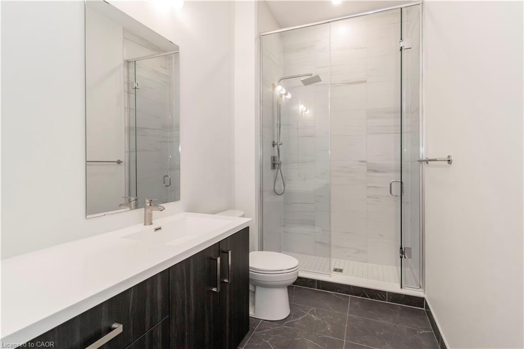 102-5 Wellington Street S, Kitchener, ON - Indoor Photo Showing Bathroom