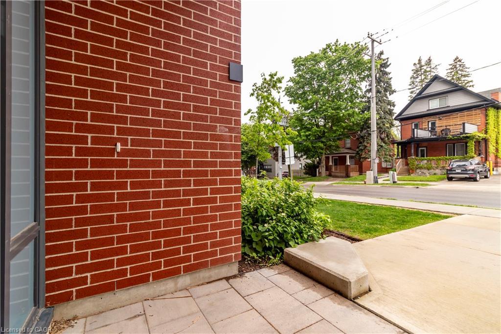 102-5 Wellington Street S, Kitchener, ON - Outdoor