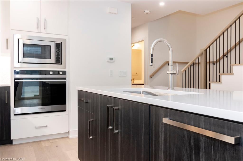 102-5 Wellington Street S, Kitchener, ON - Indoor Photo Showing Kitchen