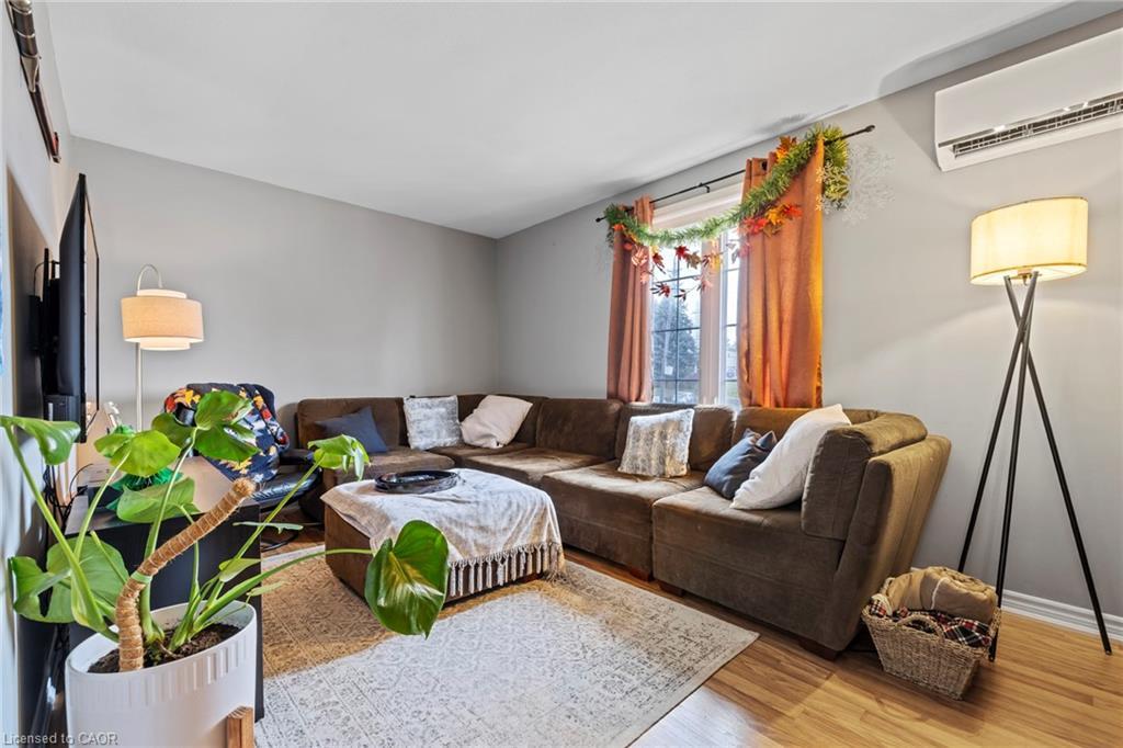 107 Horning Drive, Hamilton, ON - Indoor Photo Showing Living Room