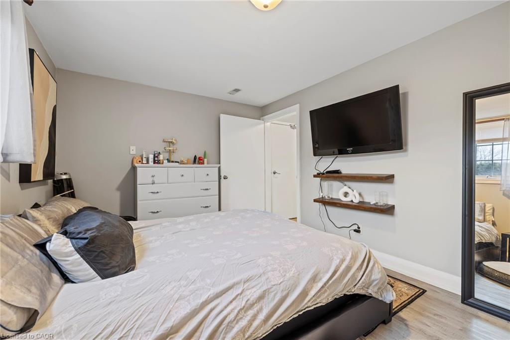 107 Horning Drive, Hamilton, ON - Indoor Photo Showing Bedroom