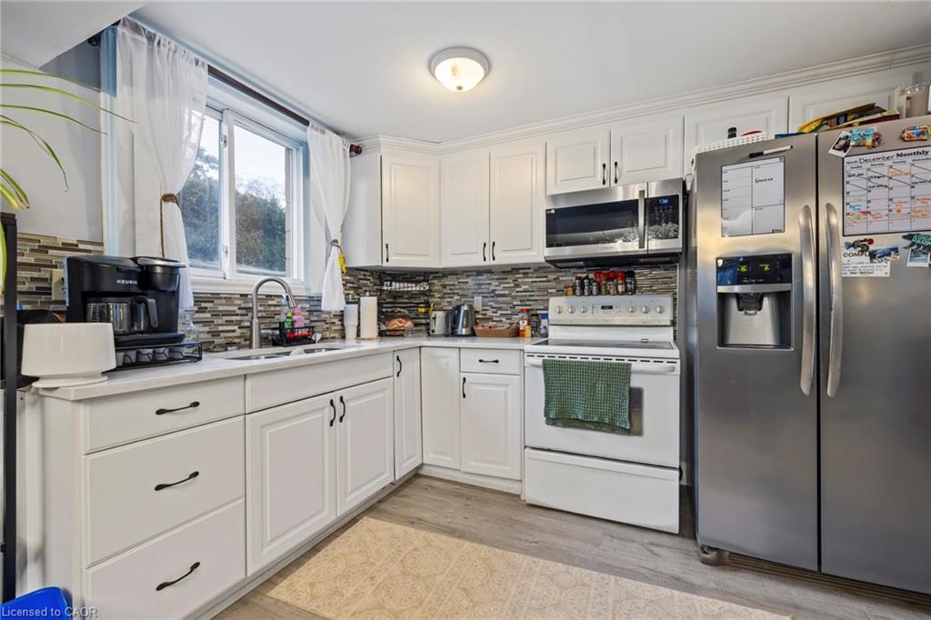 107 Horning Drive, Hamilton, ON - Indoor Photo Showing Kitchen