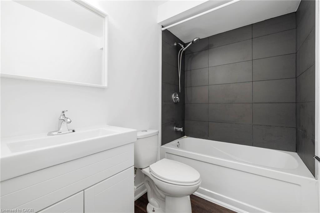 107 Horning Drive, Hamilton, ON - Indoor Photo Showing Bathroom