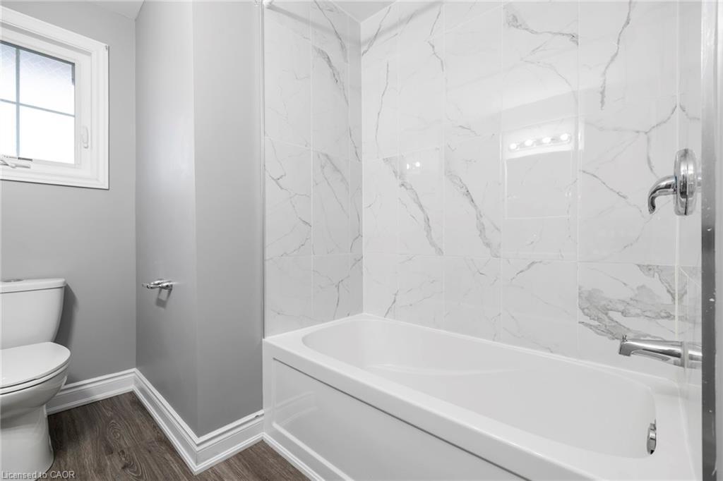 107 Horning Drive, Hamilton, ON - Indoor Photo Showing Bathroom