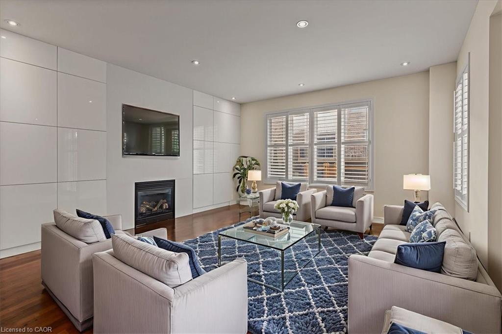 425 Rideau River Street, Waterloo, ON - Indoor Photo Showing Living Room With Fireplace