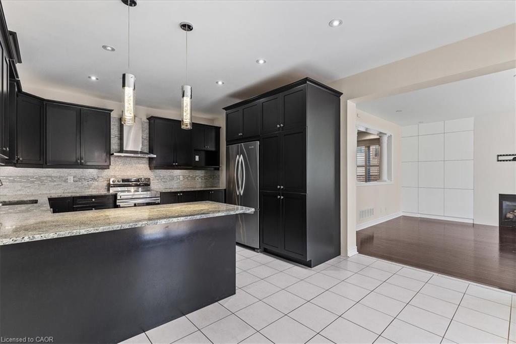 425 Rideau River Street, Waterloo, ON - Indoor Photo Showing Kitchen With Upgraded Kitchen