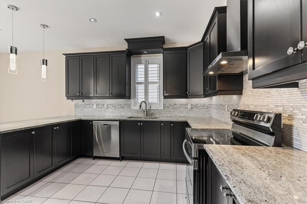 425 Rideau River Street, Waterloo, ON - Indoor Photo Showing Kitchen With Upgraded Kitchen