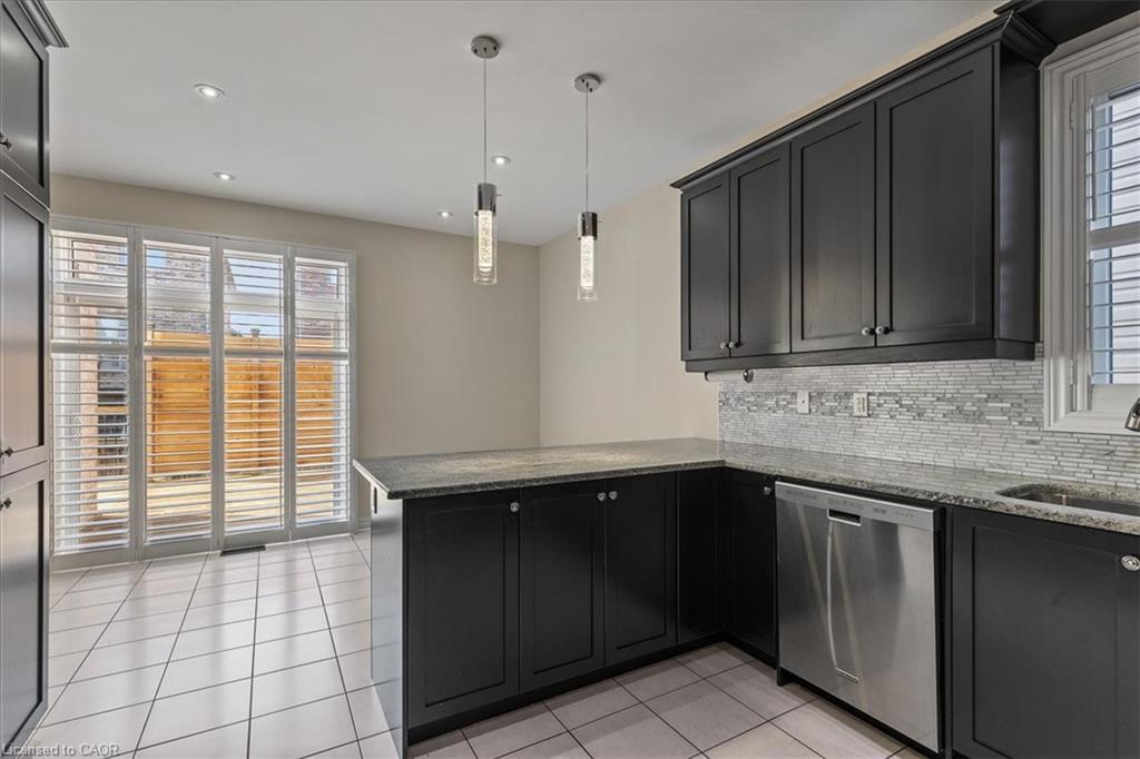 425 Rideau River Street, Waterloo, ON - Indoor Photo Showing Kitchen