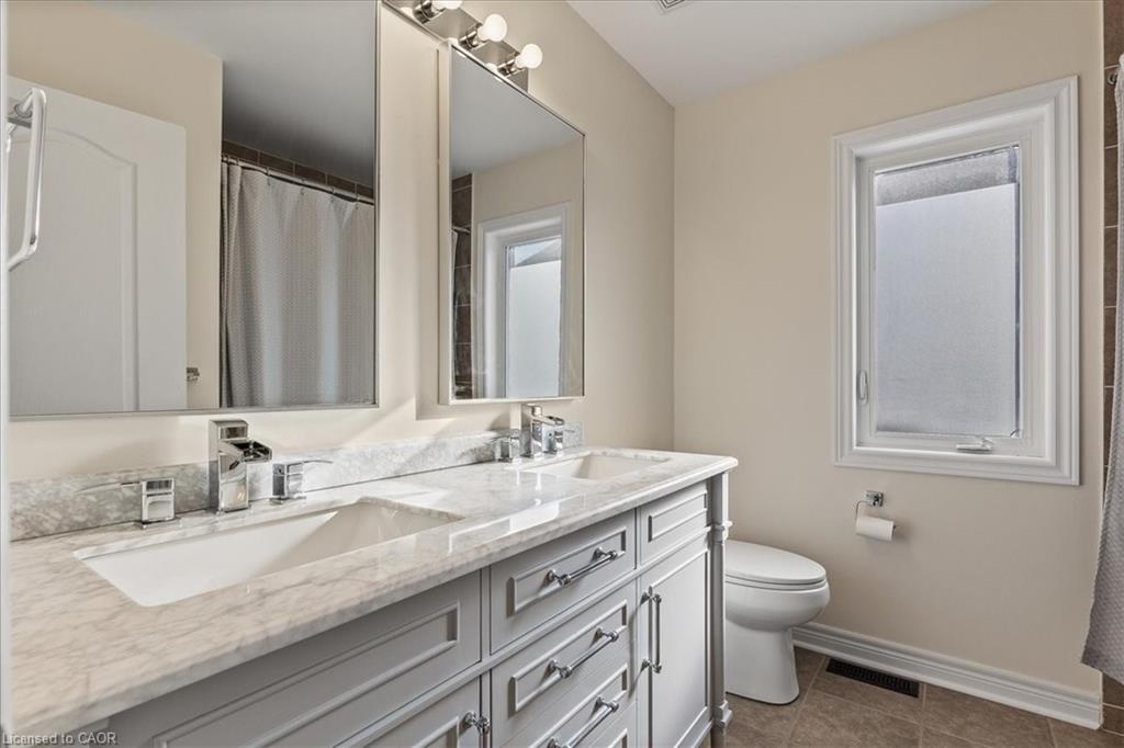425 Rideau River Street, Waterloo, ON - Indoor Photo Showing Bathroom