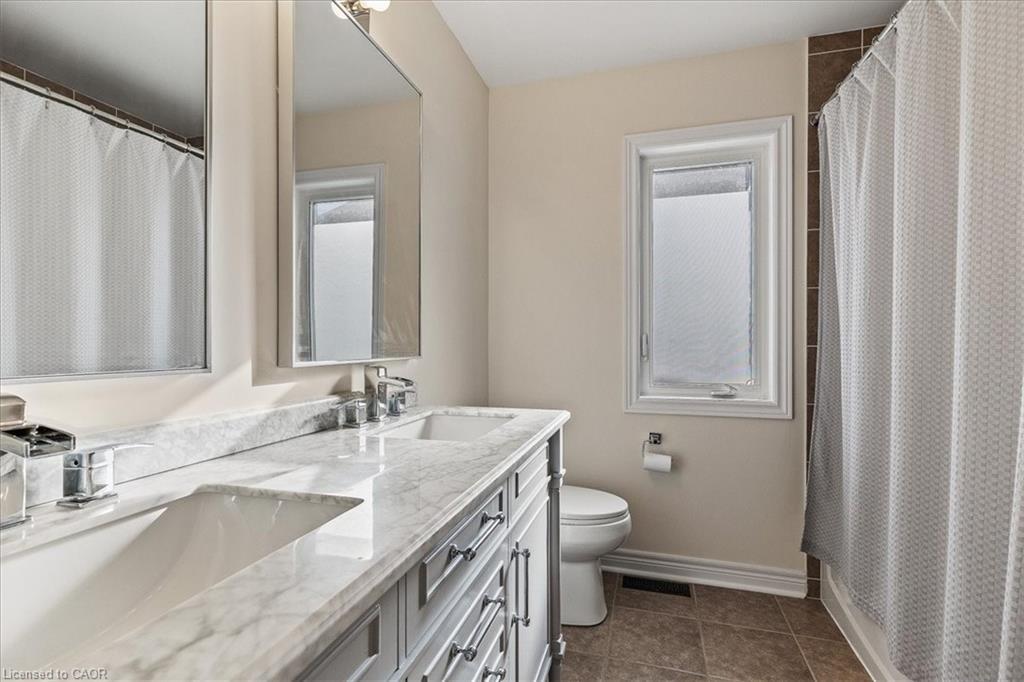 425 Rideau River Street, Waterloo, ON - Indoor Photo Showing Bathroom