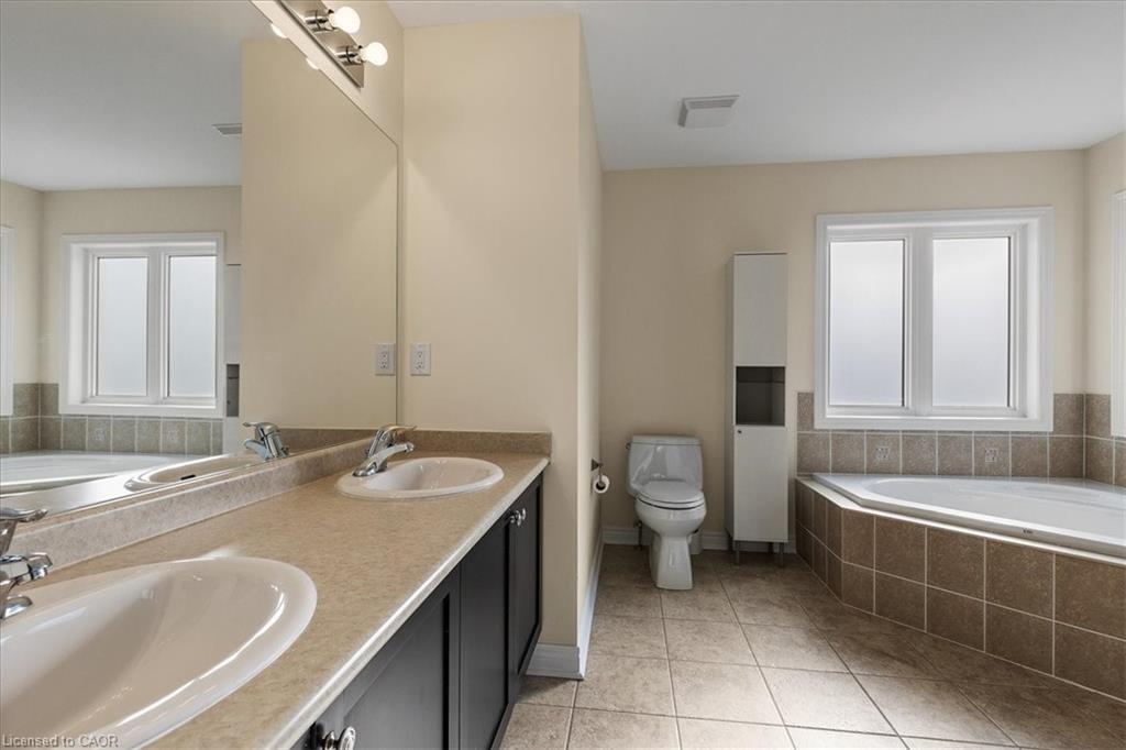 425 Rideau River Street, Waterloo, ON - Indoor Photo Showing Bathroom