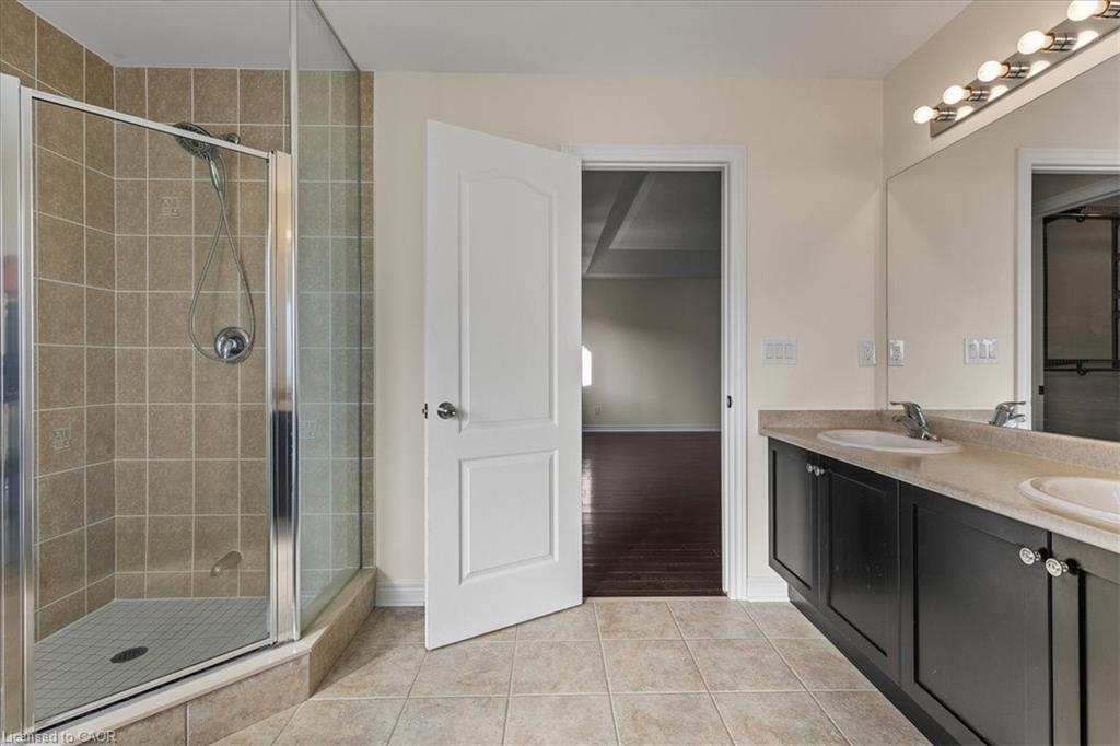 425 Rideau River Street, Waterloo, ON - Indoor Photo Showing Bathroom