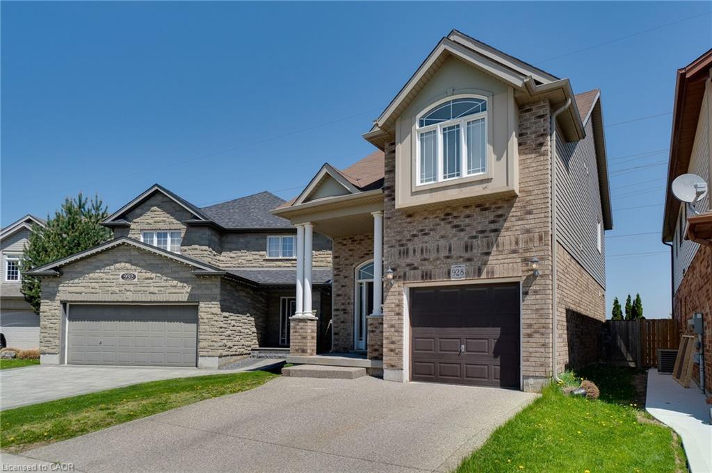 928 Dunblane Court, Kitchener, ON - Outdoor With Facade