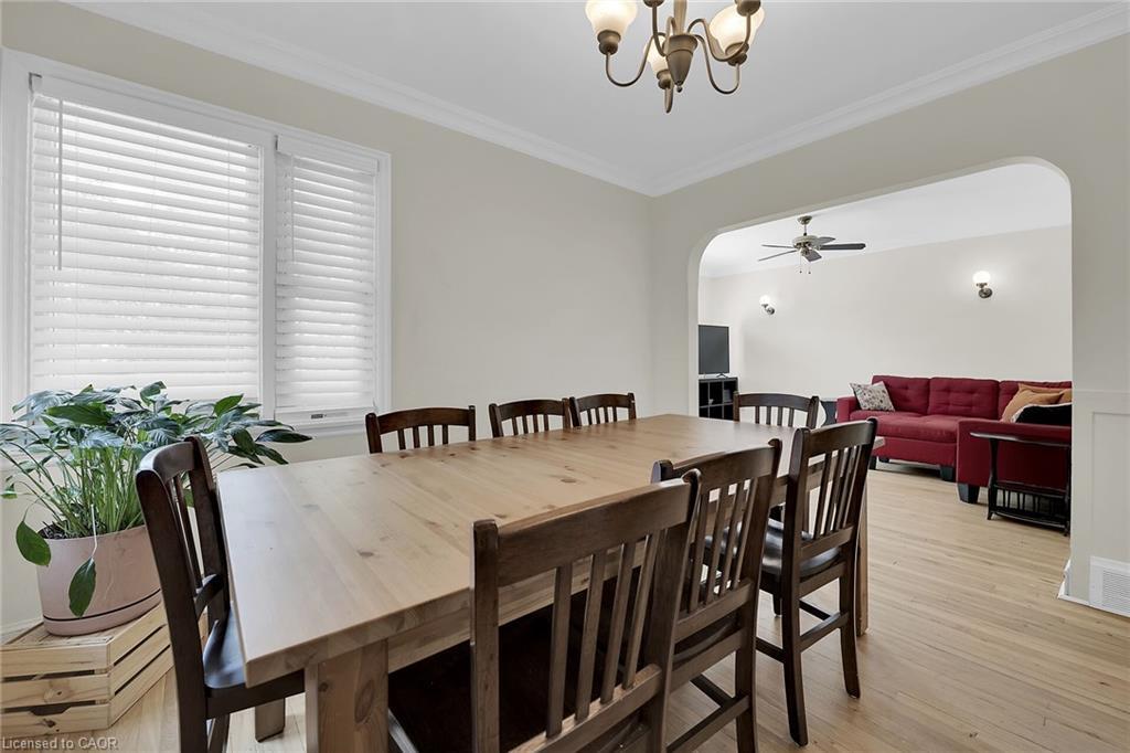 70 Concord Avenue, St. Catharines, ON - Indoor Photo Showing Dining Room