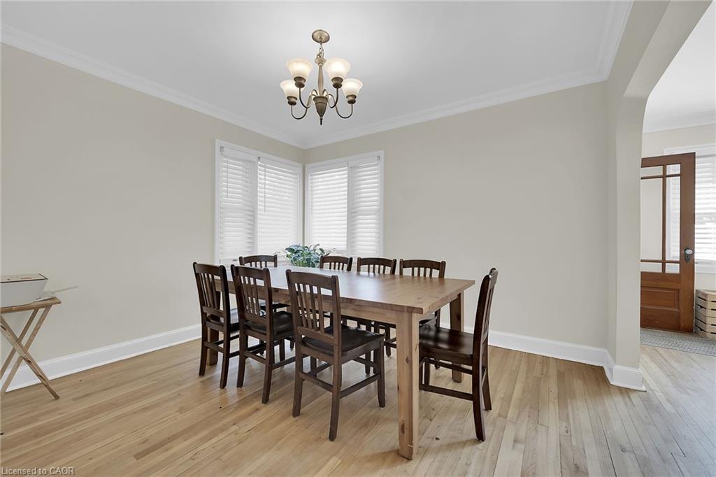 70 Concord Avenue, St. Catharines, ON - Indoor Photo Showing Dining Room