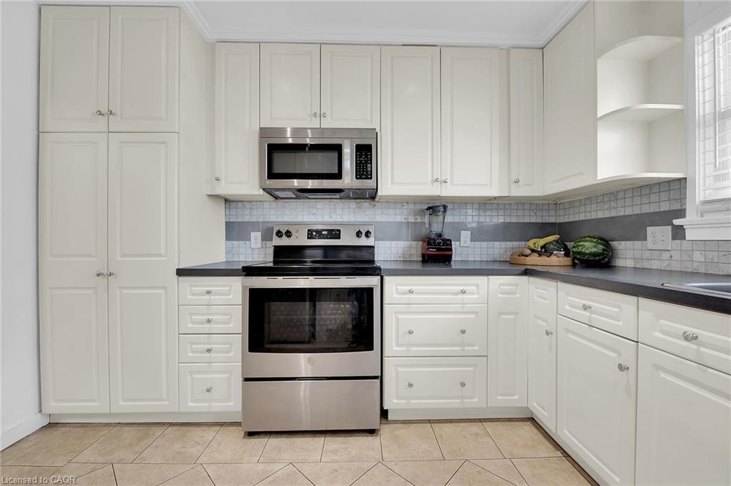 70 Concord Avenue, St. Catharines, ON - Indoor Photo Showing Kitchen