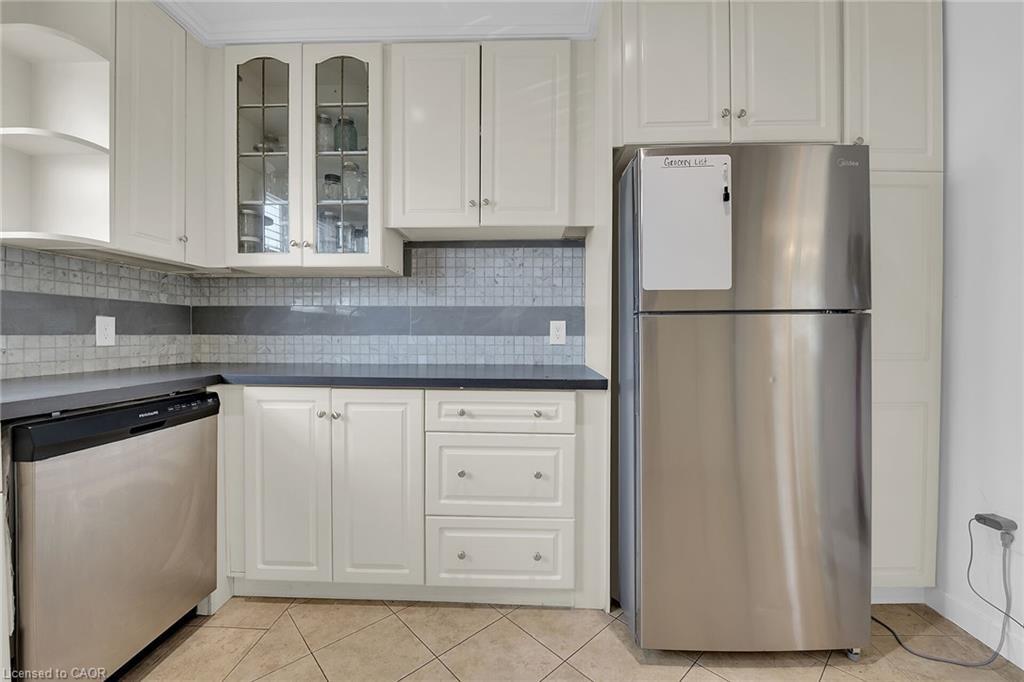 70 Concord Avenue, St. Catharines, ON - Indoor Photo Showing Kitchen