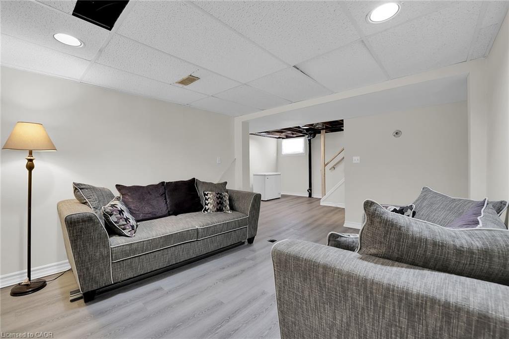 70 Concord Avenue, St. Catharines, ON - Indoor Photo Showing Other Room