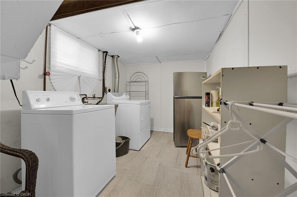 70 Concord Avenue, St. Catharines, ON - Indoor Photo Showing Laundry Room