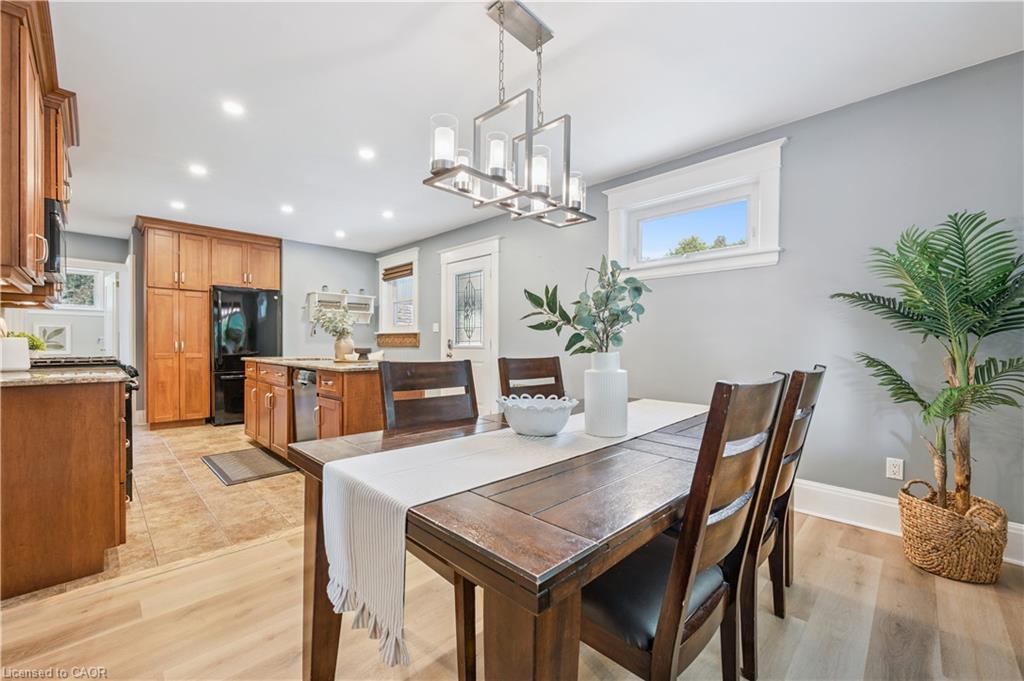 310 Kitchener Road, Cambridge, ON - Indoor Photo Showing Dining Room