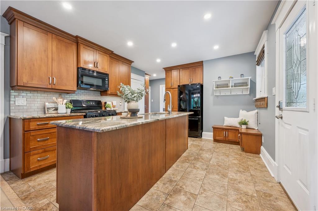 310 Kitchener Road, Cambridge, ON - Indoor Photo Showing Kitchen